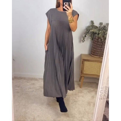Langes, ärmelloses Kleid mit Falten und rundem Ausschnitt