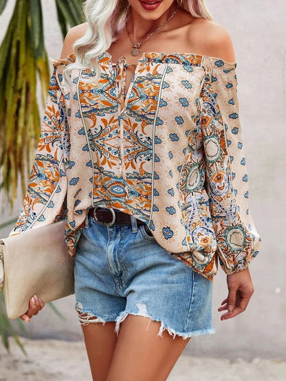 Bohemian-Blumenshirt mit Print auf den Schultern und Rüschen