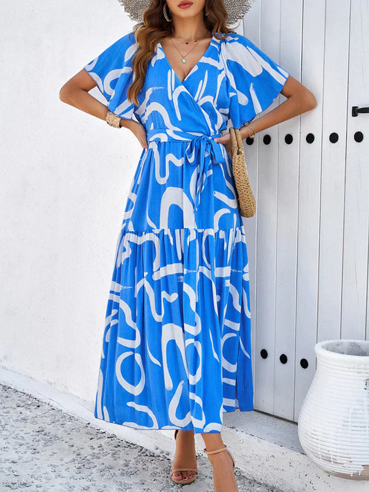 Bohemian-Kleid mit kurzen Ärmeln und V-Ausschnitt