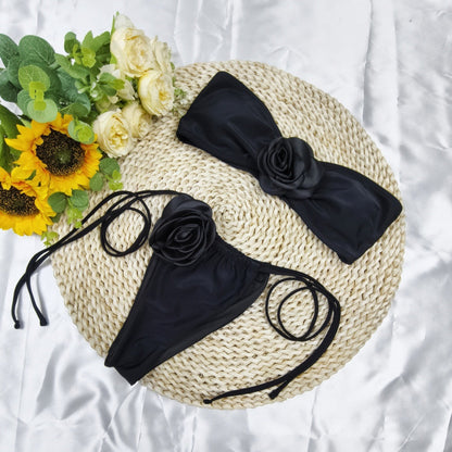 Fließender und fantastischer Bikini