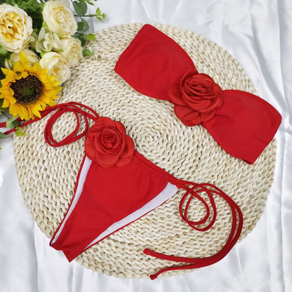 Fließender und fantastischer Bikini