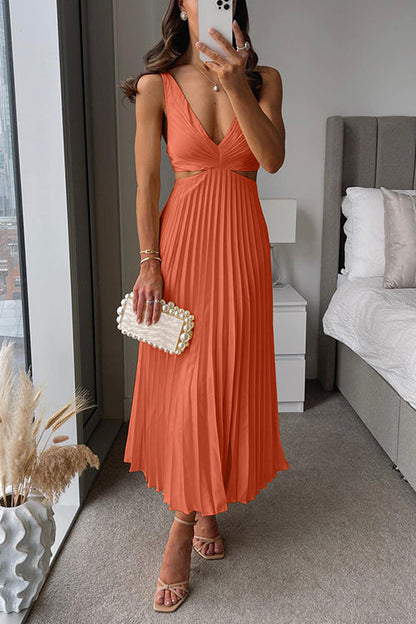 Plisiertes Maxikleid mit Detail an der Taille