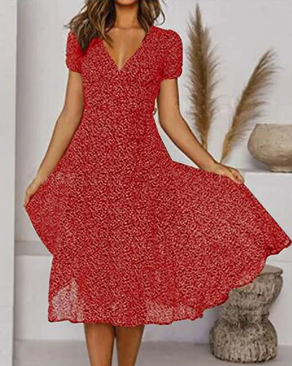 Paloma - Bedrucktes Chiffonkleid mit V-Ausschnitt und kurzen Ärmeln