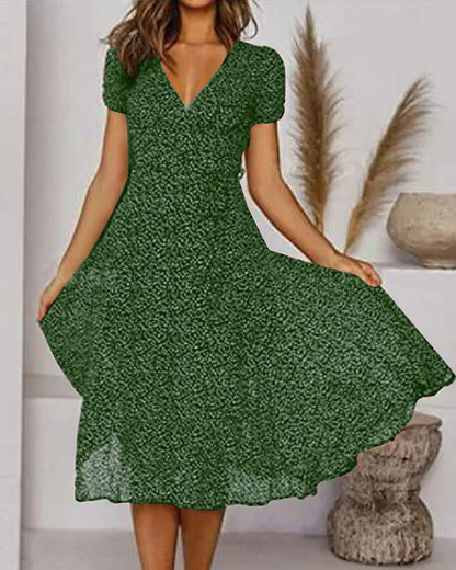 Paloma - Bedrucktes Chiffonkleid mit V-Ausschnitt und kurzen Ärmeln