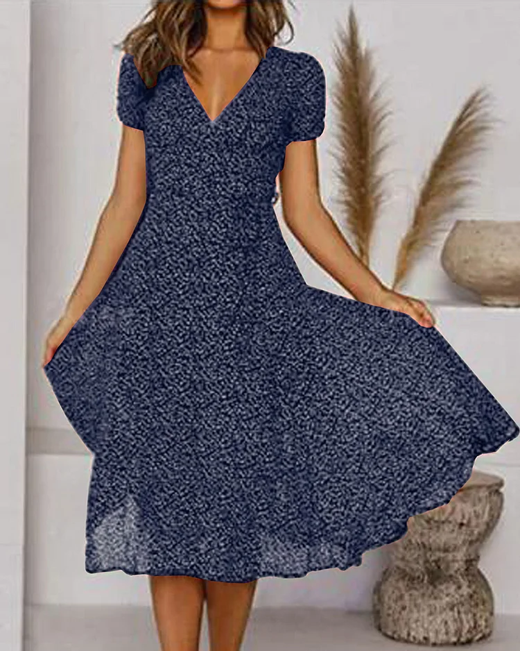 Paloma - Bedrucktes Chiffonkleid mit V-Ausschnitt und kurzen Ärmeln