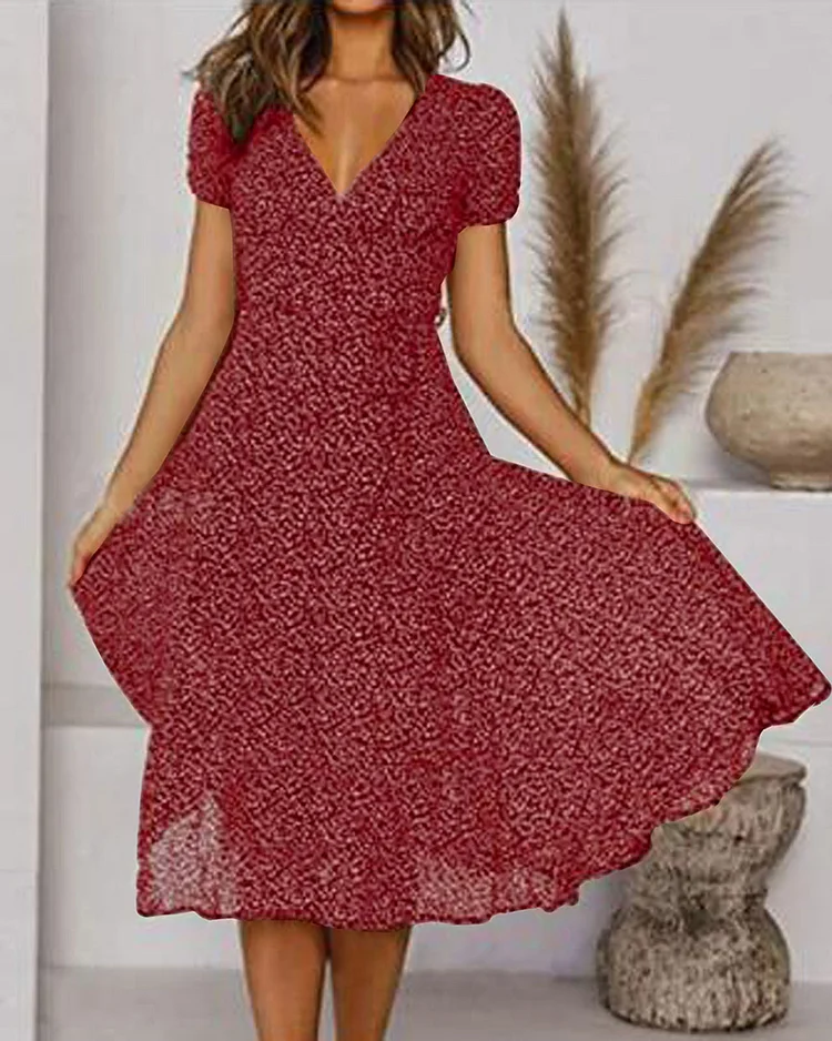 Paloma - Bedrucktes Chiffonkleid mit V-Ausschnitt und kurzen Ärmeln