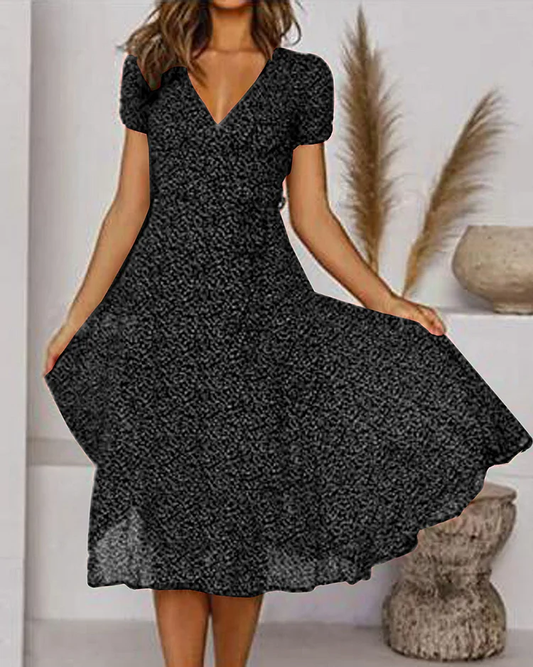Paloma - Bedrucktes Chiffonkleid mit V-Ausschnitt und kurzen Ärmeln
