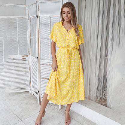 Bedrucktes Kleid mit V-Ausschnitt