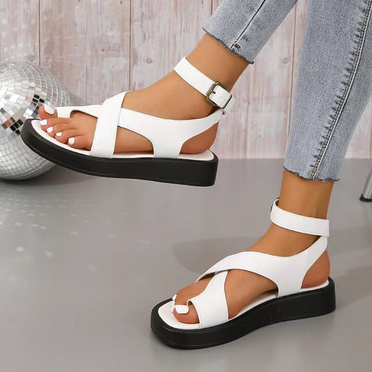 Flache Sandalen mit Riemchen mit verstellbaren Schnallen - Thora