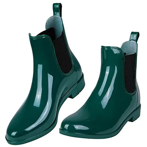 Stilvolle glänzende wasserdichte Stiefel