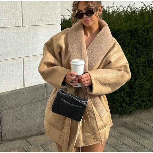 Ruby - eleganter Leder-Wintermantel mit Gürtel