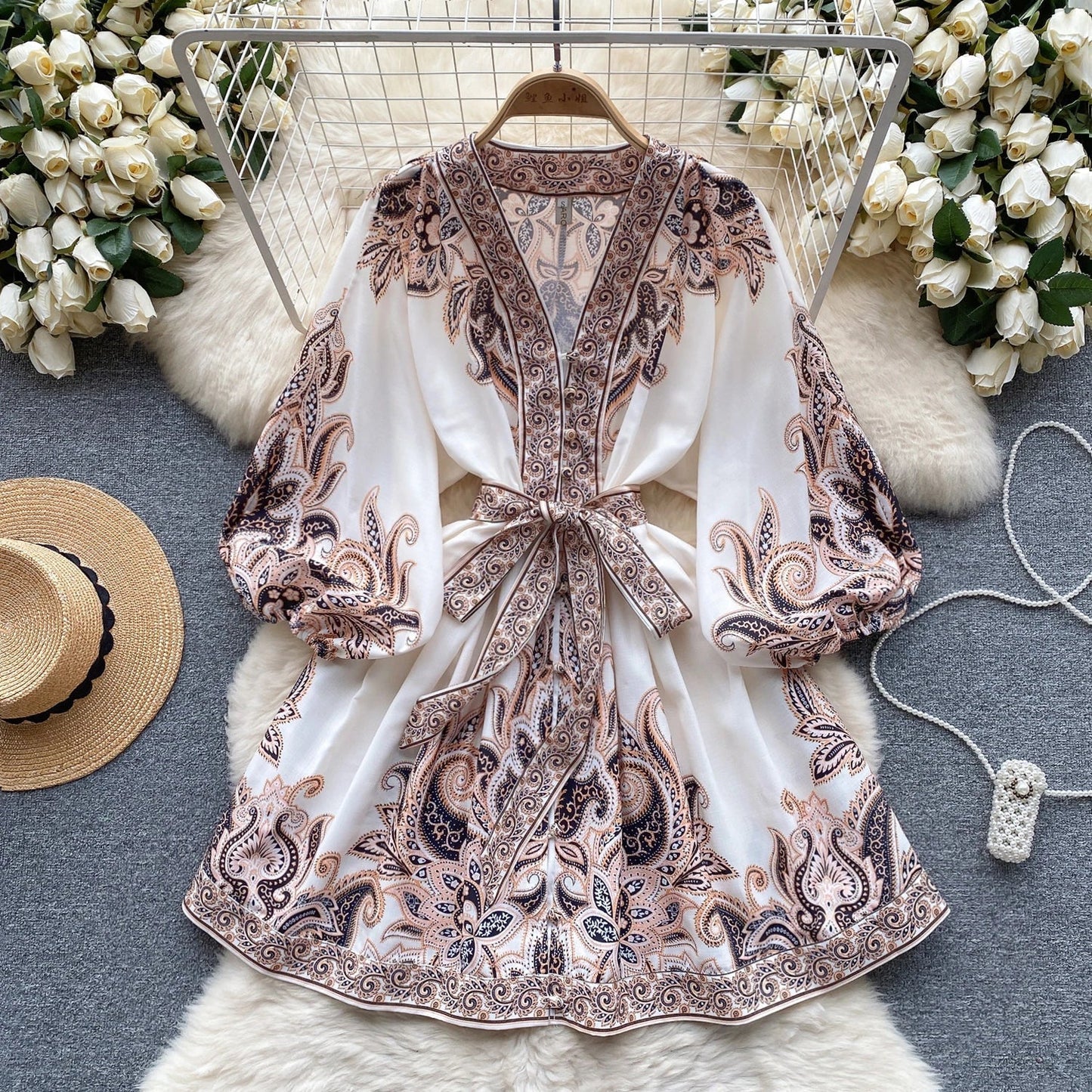 Kornelia - Elegantes Vintage Print Minikleid mit Puffärmeln in A-Linie mit V-Ausschnitt