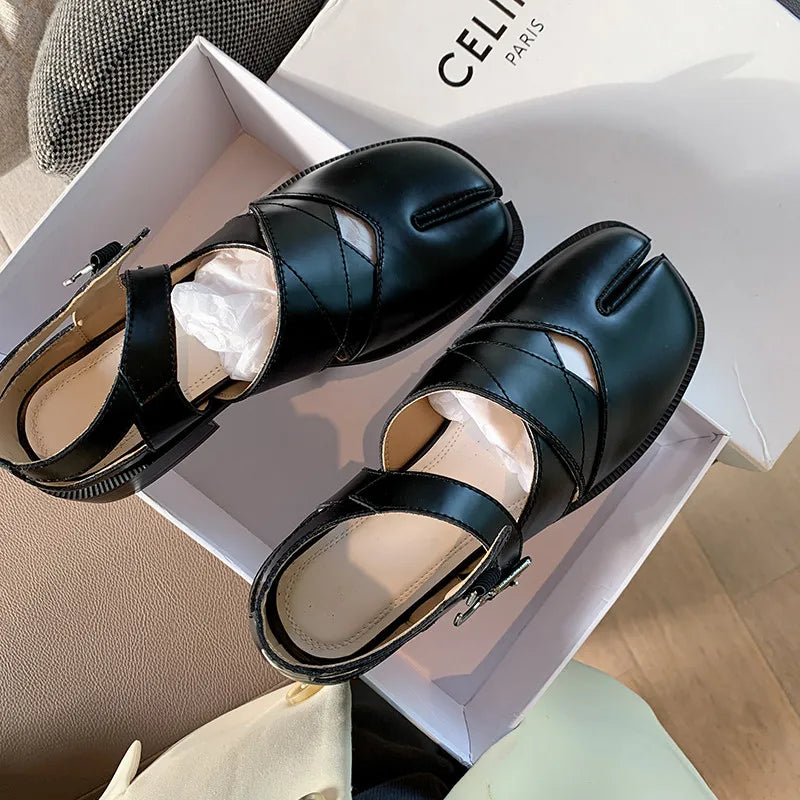 Ledersandalen mit geteilter Zehe