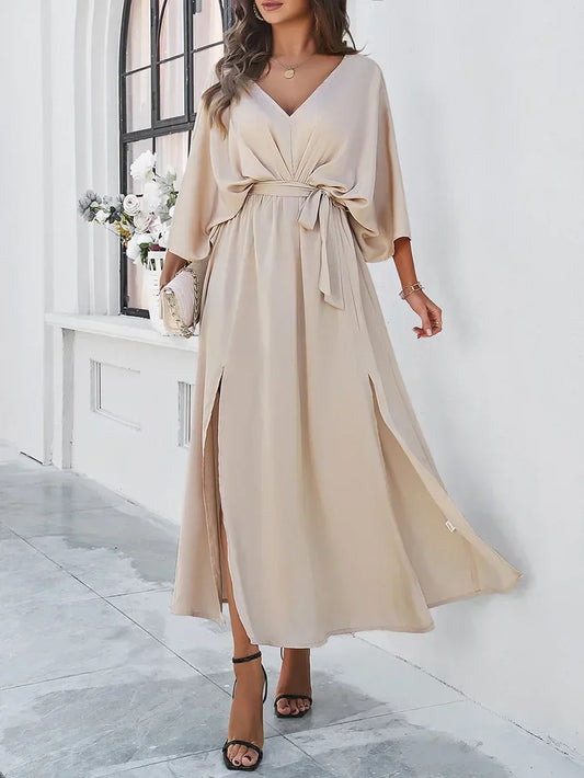 Kleid mit V-Ausschnitt in lockerer Passform