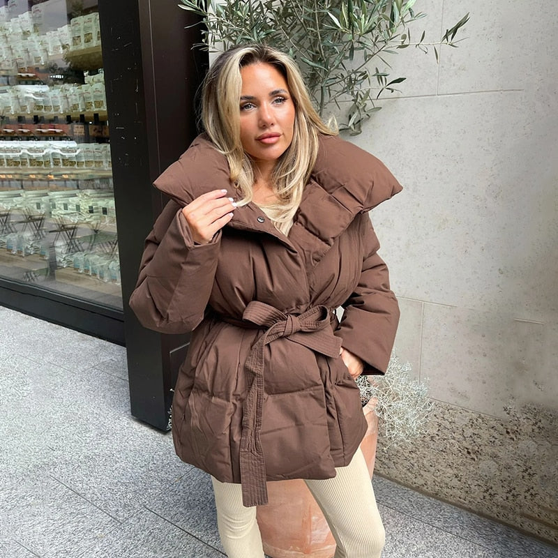 Dicke Jacke mit Gürtel