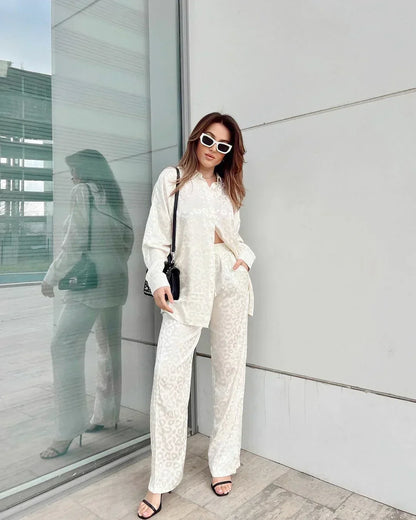 Beatrice - Elegante Bluse mit einreihiger Knopfleiste und weit geschnittener Hose
