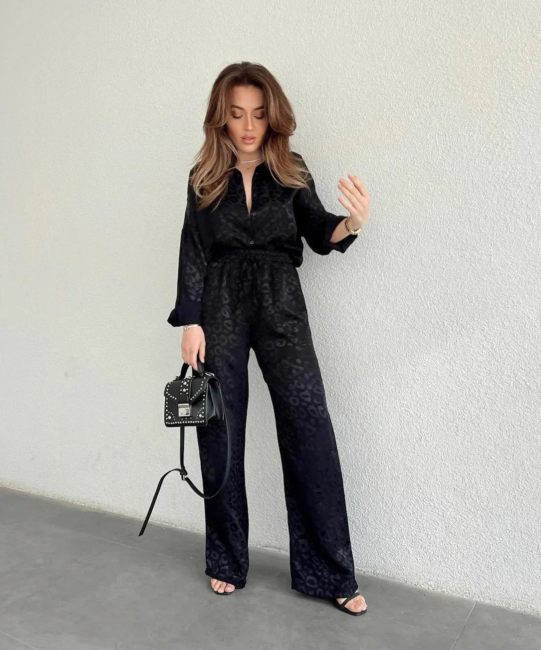 Beatrice - Elegante Bluse mit einreihiger Knopfleiste und weit geschnittener Hose