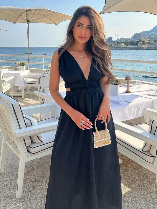 Lydia - Schwarzes Kleid mit Ausschnitt