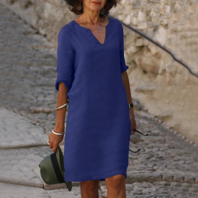 Elegantes klassisches Kleid in Knielänge mit Dreiviertelärmeln