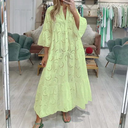 Grace - Elegantes Kleid mit gestickten Ösen