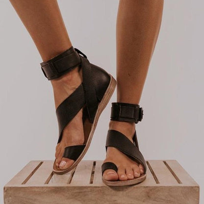 Sandalen mit überkreuztem Riemen und Zehenring