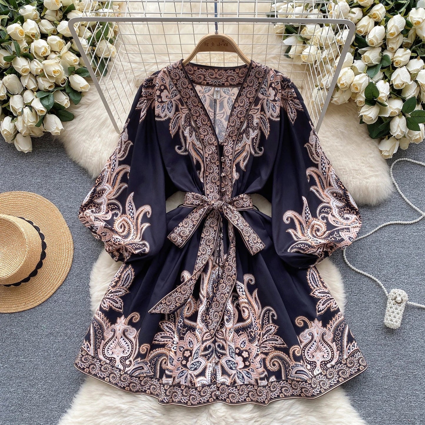Kornelia - Elegantes Vintage Print Minikleid mit Puffärmeln in A-Linie mit V-Ausschnitt