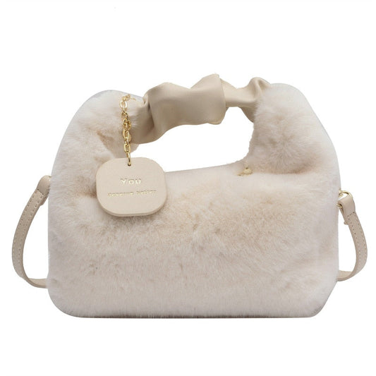 Fluffy Handbag | Diese Tasche möchte man einfach umarmen