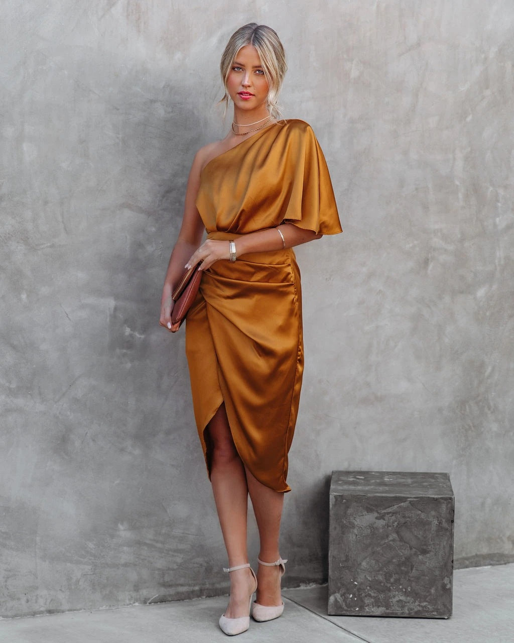 Ariah -Langes Kleid mit einer Schulterpartie