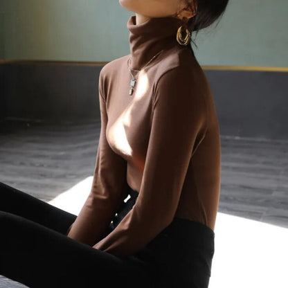 Venice - Damen-Rollkragenpullover aus Samt