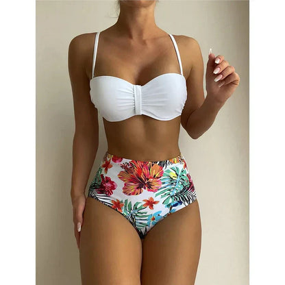 Schicker hochtaillierter Bikini mit Blumenmuster