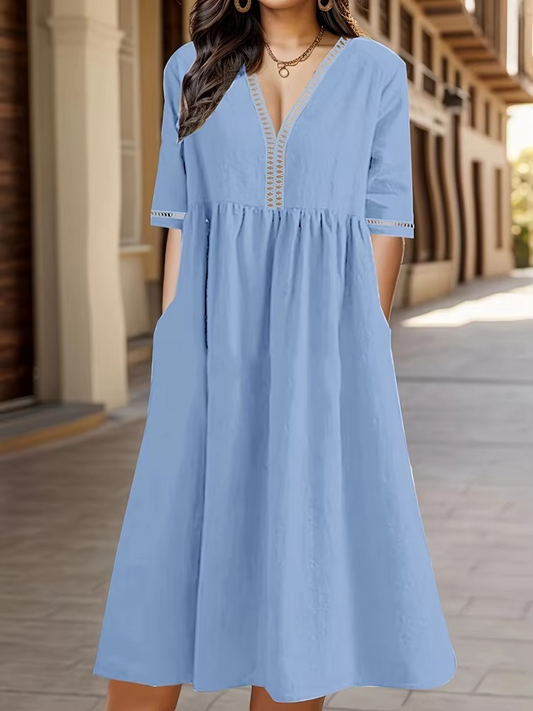 Luftiges Sommerkleid mit V-Ausschnitt