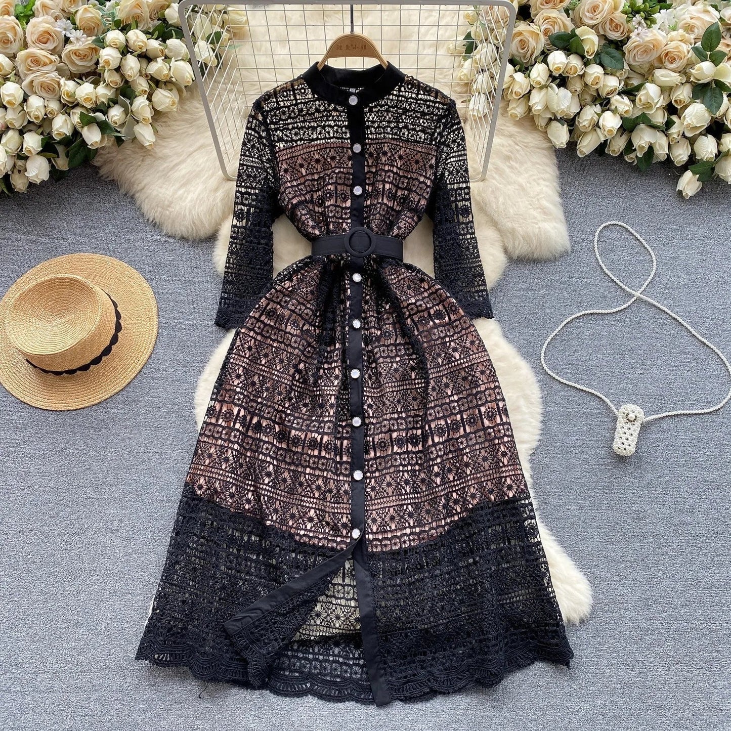 Clara - Besticktes hohles Kleid