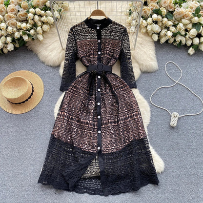 Clara - Besticktes hohles Kleid