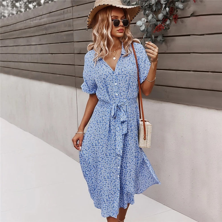 Midi-Kleid mit Blumenprint, fließendem Design und Knopfleiste vorne