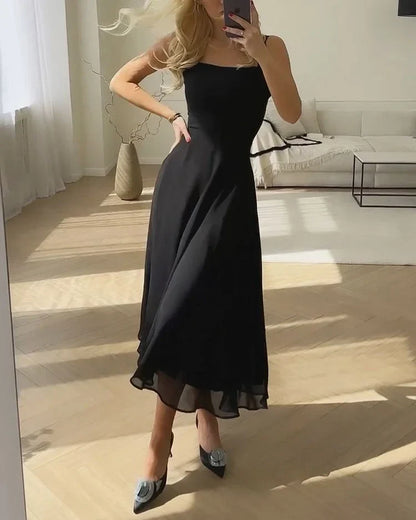 Sadella - Elegantes Kleid aus Voile mit quadratischem Kragen und unifarben