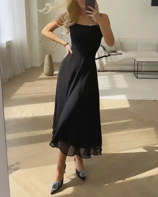 Sadella - Elegantes Kleid aus Voile mit quadratischem Kragen und unifarben