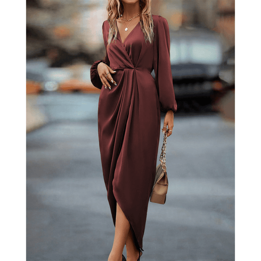 Elegantes Midikleid mit langen Ärmeln und modernem Stil