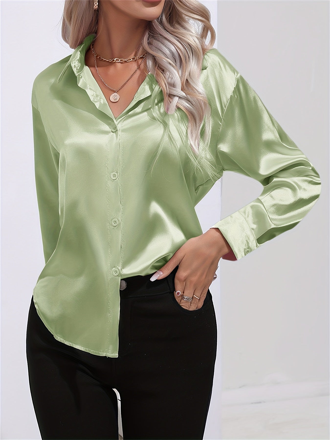 Satinbluse mit langen Ärmeln, Reverskragen und leichtem Stoff