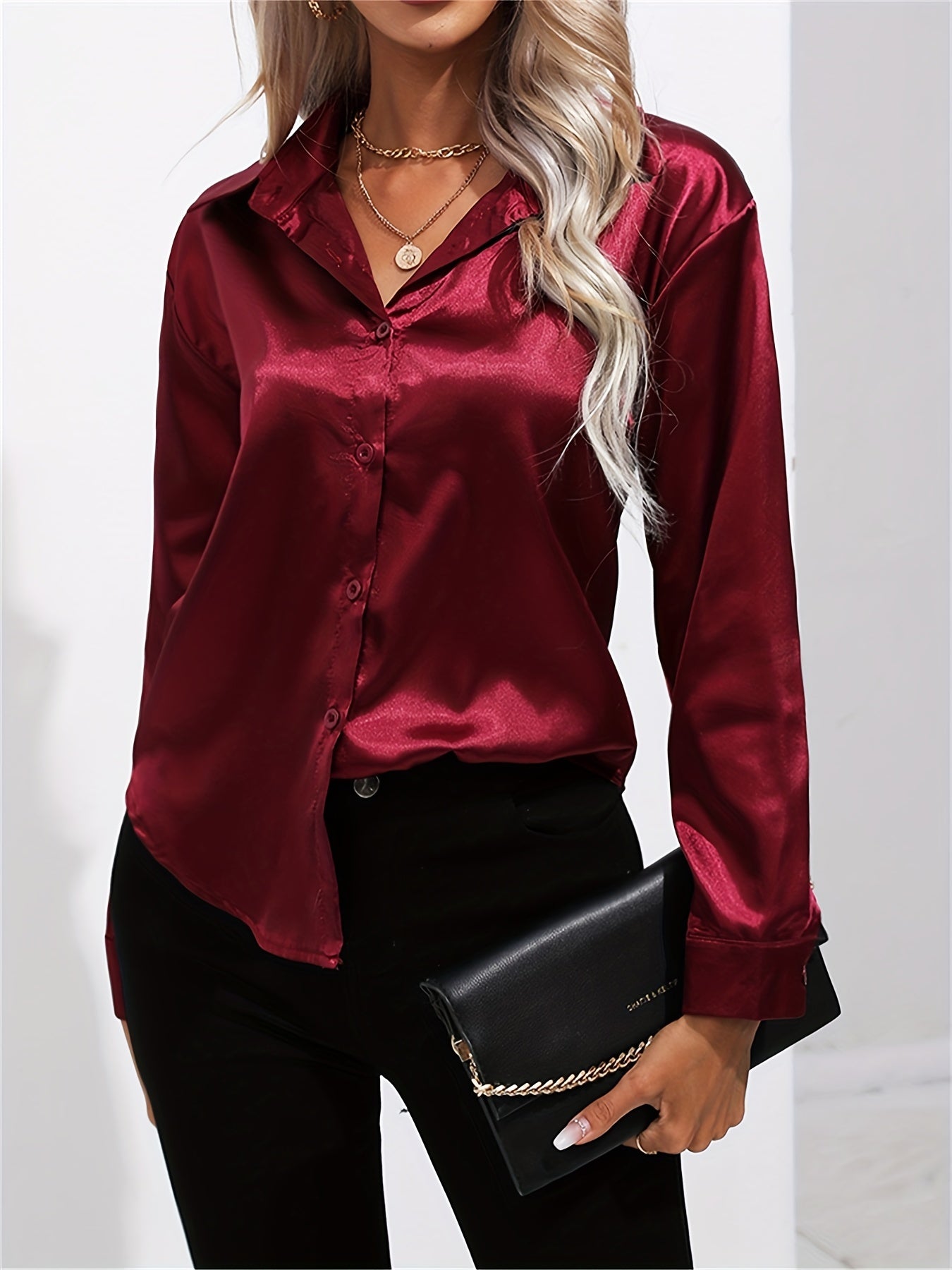 Satinbluse mit langen Ärmeln, Reverskragen und leichtem Stoff