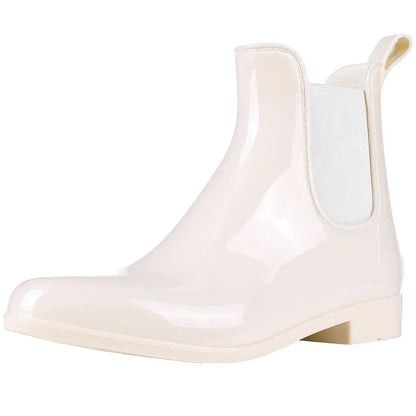 Stilvolle glänzende wasserdichte Stiefel