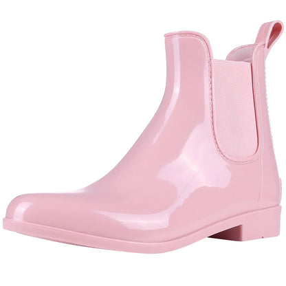 Stilvolle glänzende wasserdichte Stiefel