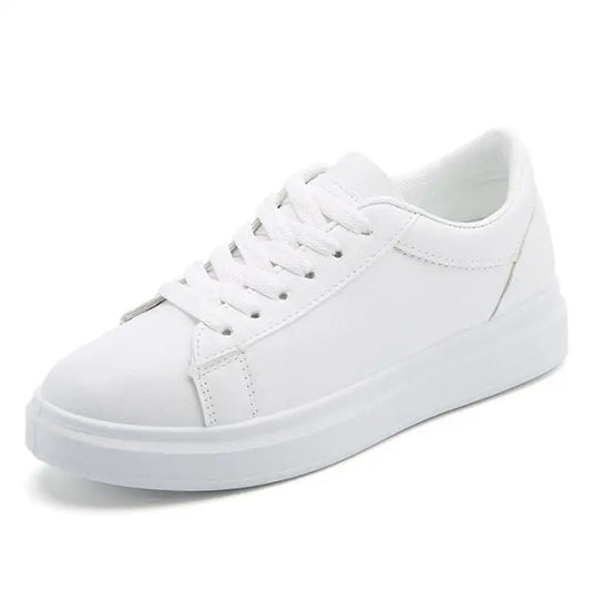 Moderne und trendige weiße Turnschuhe