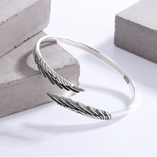 Silbernes Flügelarmband