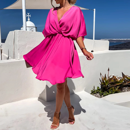 weit geschnittenes Minikleid im sommerlichen Stil und modernem Design