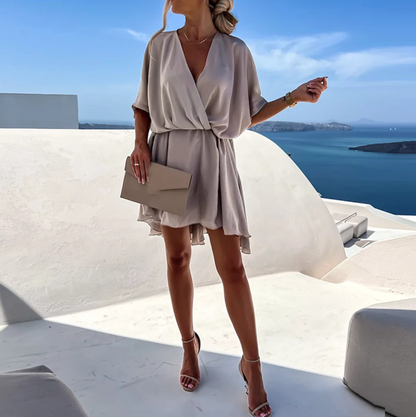 weit geschnittenes Minikleid im sommerlichen Stil und modernem Design
