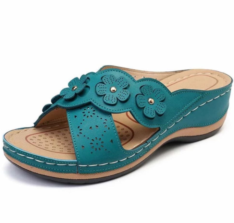 TrendZetter™: Feminine Sandalen mit floralem Muster