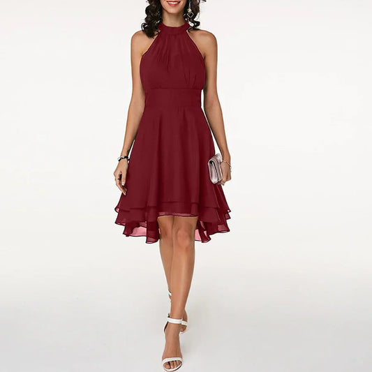 Elegantes kurzes Kleid mit Rüschen und asymmetrischem Ausschnitt bis zur Taille