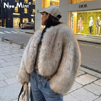Mila | Kurzer Damenmantel aus Kunstfell – schick und bequem