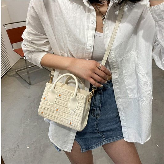 Gwen - Geflochtene Handtasche mit Blumenakzenten