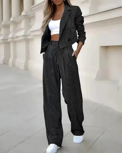 Stilvoller Damenblazer mit passender Hose